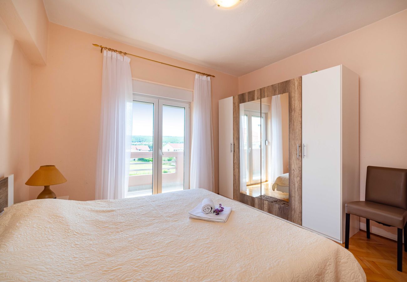 Appartamento a Posedarje - Sea view apartment Nika