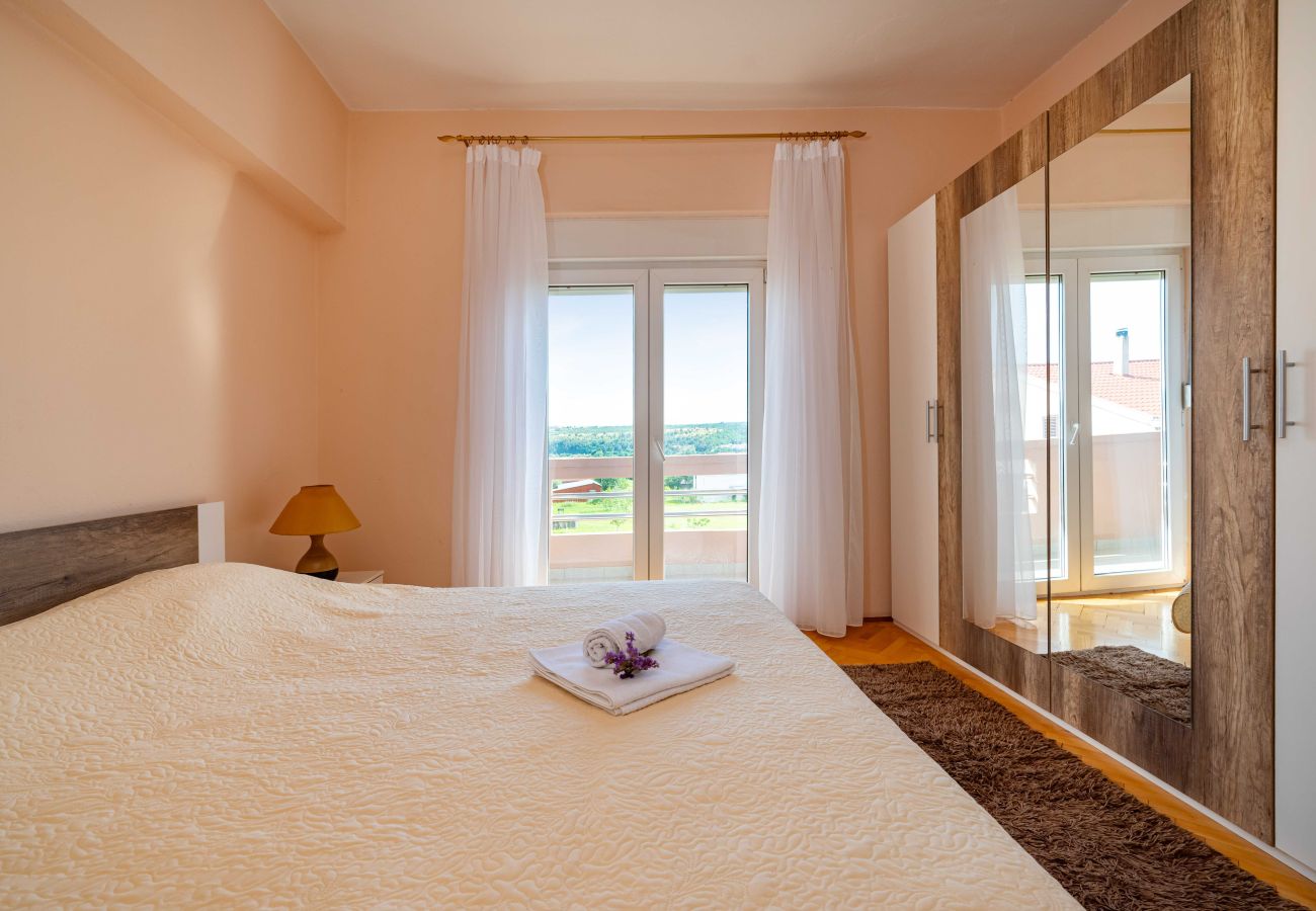 Appartamento a Posedarje - Sea view apartment Nika