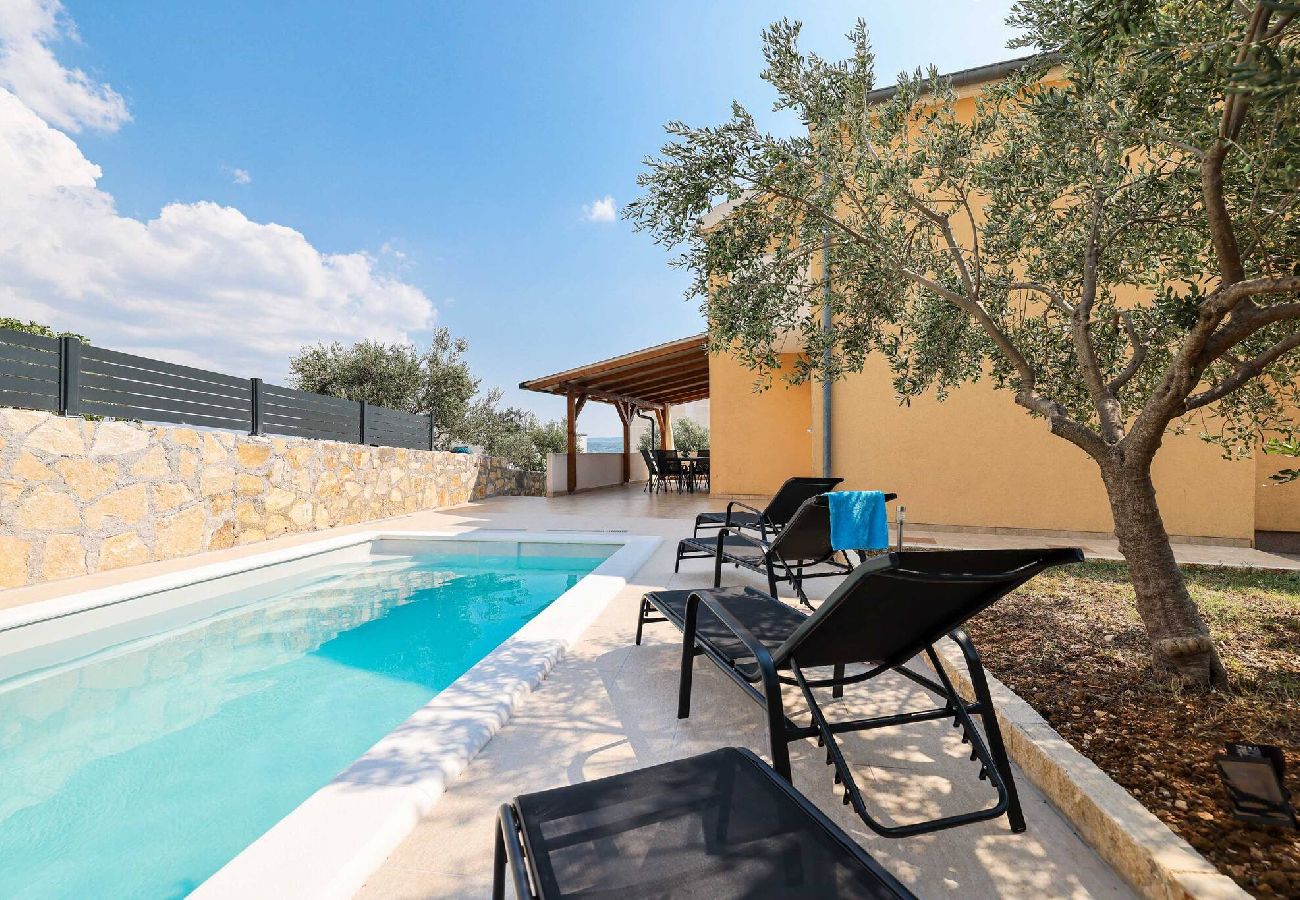 Casa a Maslenica - Holiday home Nekic