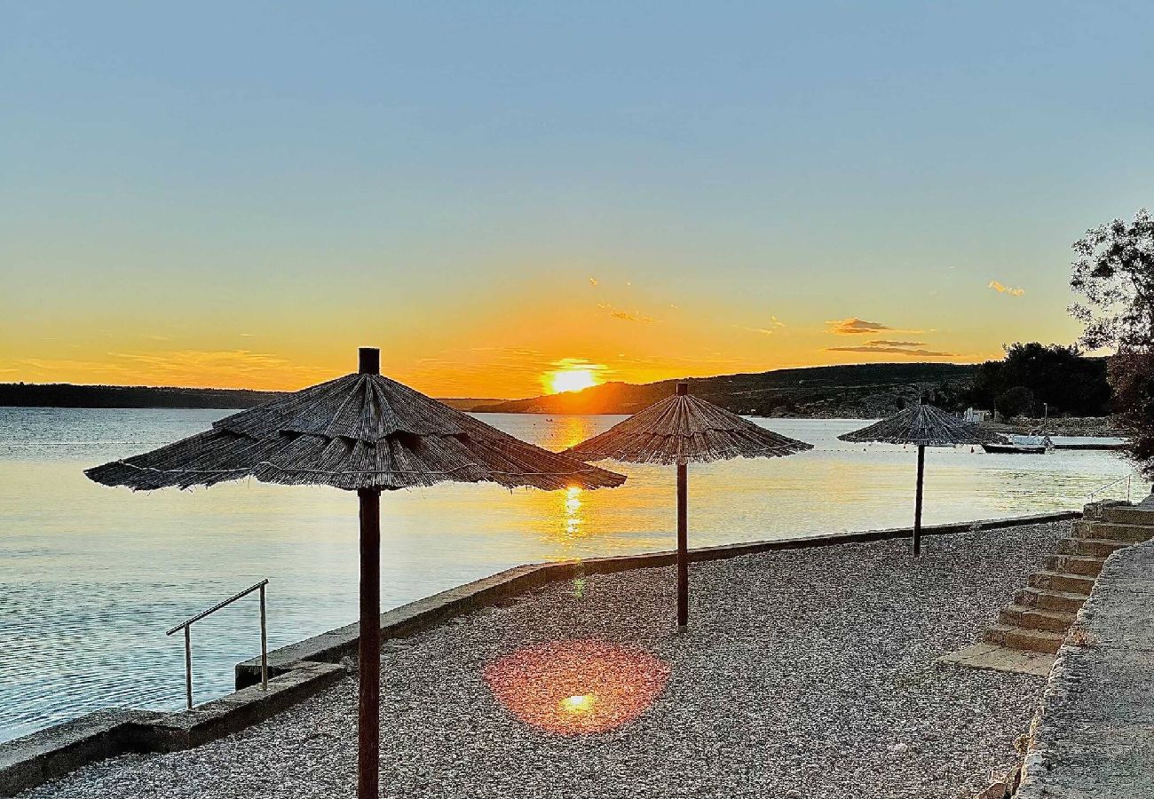 Casa a Maslenica - Holiday home Anatea