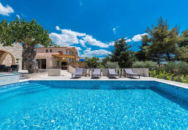 Villa a Sukošan - Authentic Villa Dumina Villa a Sukošan - Authentic Villa Dumina