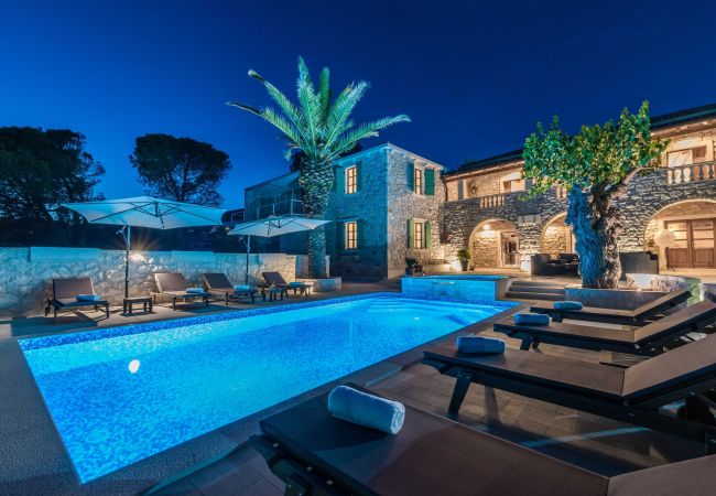 Villa a Sukošan - Authentic Villa Dumina Villa a Sukošan - Authentic Villa Dumina