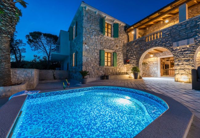 Villa a Sukošan - Authentic Villa Dumina Villa a Sukošan - Authentic Villa Dumina