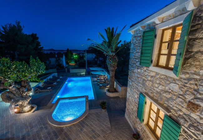 Villa a Sukošan - Authentic Villa Dumina Villa a Sukošan - Authentic Villa Dumina