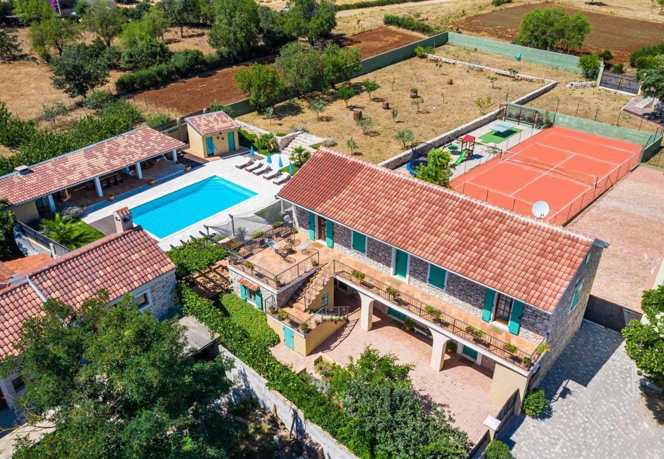 Villa a Gornje Raštane - Authentic Villa Kadulja