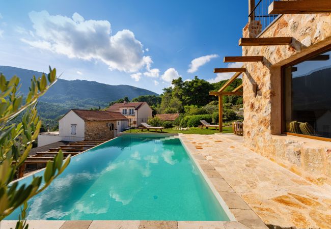 Casa a Svirce - Authentic Villa Fisola Casa a Svirce - Authentic Villa Fisola