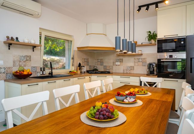 Casa a Svirce - Sea view Villa Amaria Casa a Svirce - Sea view Villa Amaria