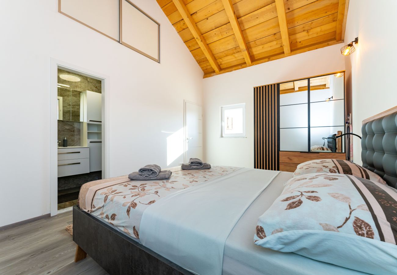 Casa a Rtina - Holiday home Fortica