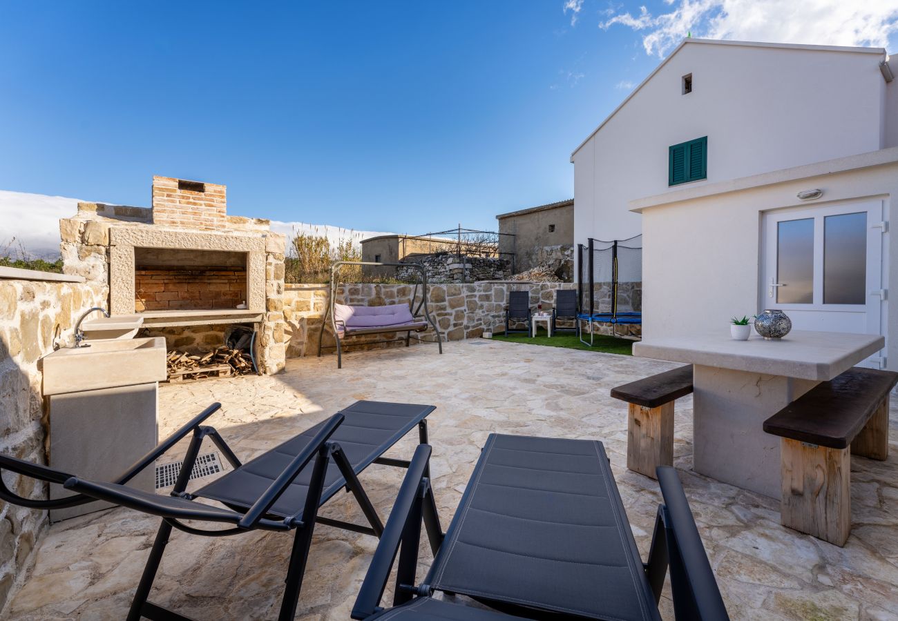 Casa a Rtina - Holiday home Fortica