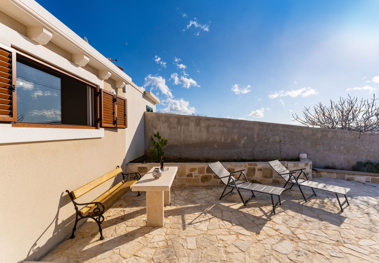 Casa a Rtina - Holiday home Fortica