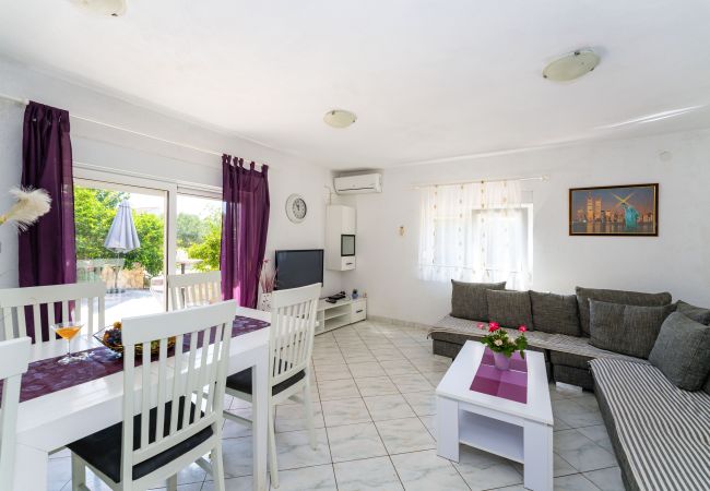 Casa a Vodice - Holiday home Nadalina Casa a Vodice - Holiday home Nadalina