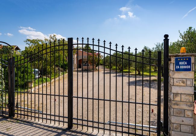 Casa a Vodice - Holiday home Nadalina Casa a Vodice - Holiday home Nadalina