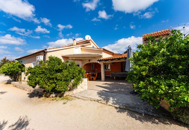 Casa a Vodice - Holiday home Nadalina Casa a Vodice - Holiday home Nadalina