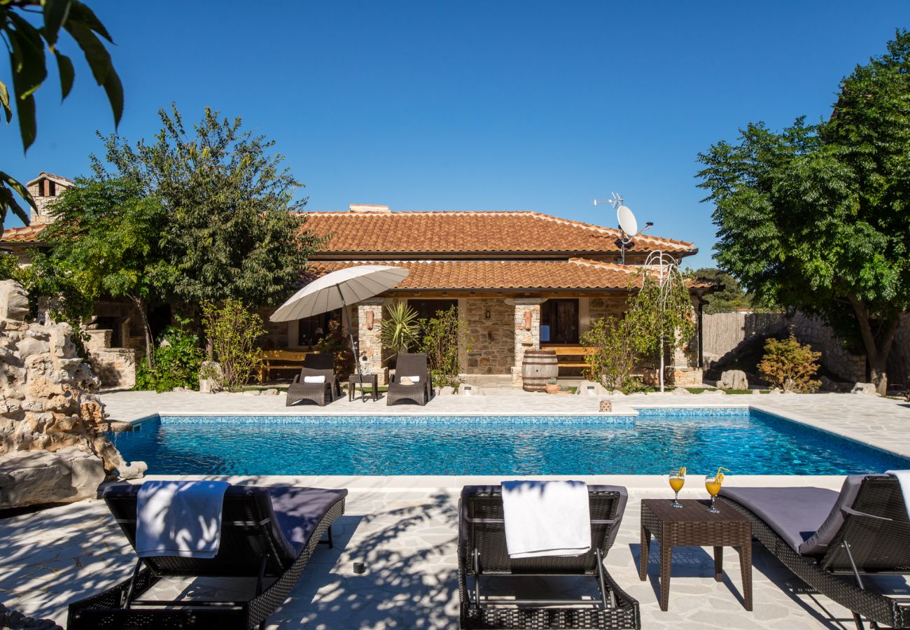 Villa a Cista Velika - Villa Olea with private heated pool