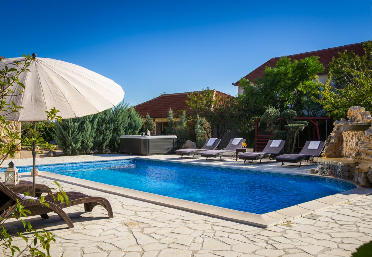 Villa a Cista Velika - Villa Olea with private heated pool