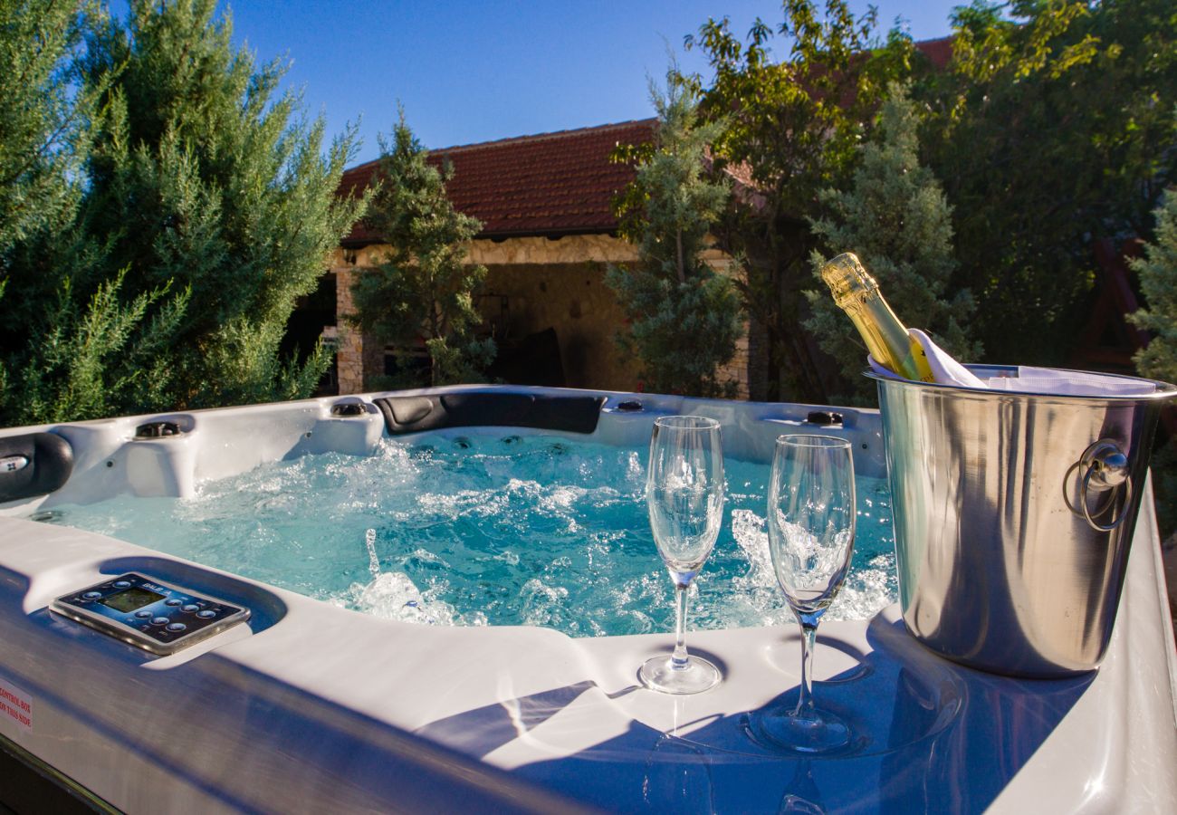 Villa a Cista Velika - Villa Olea with private heated pool