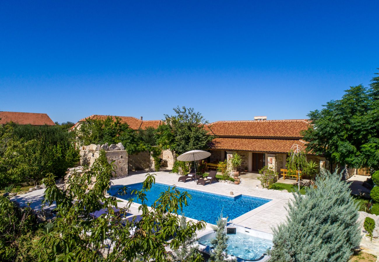 Villa a Cista Velika - Villa Olea with private heated pool