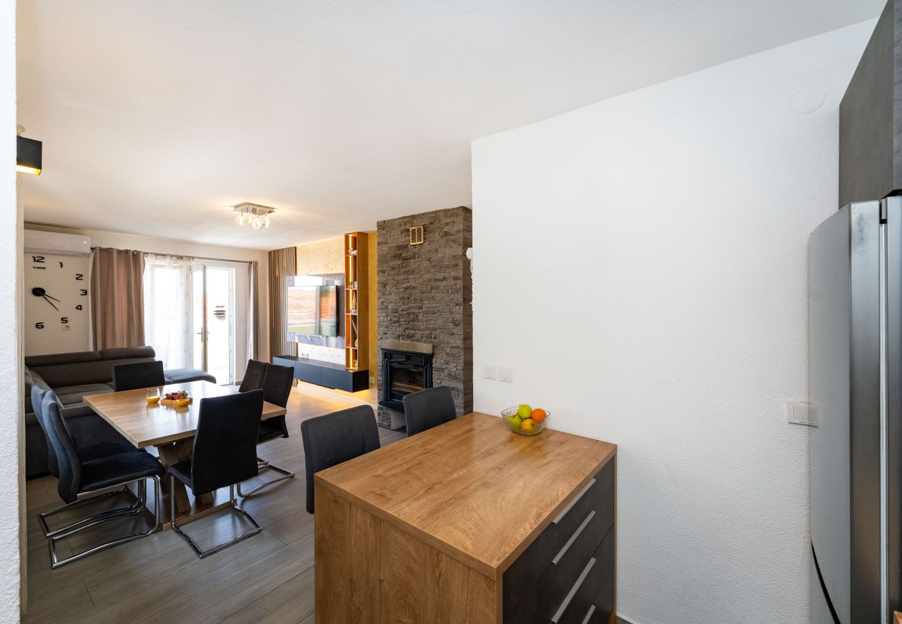 Appartamento a Šibenik - Sea view apartment Klara