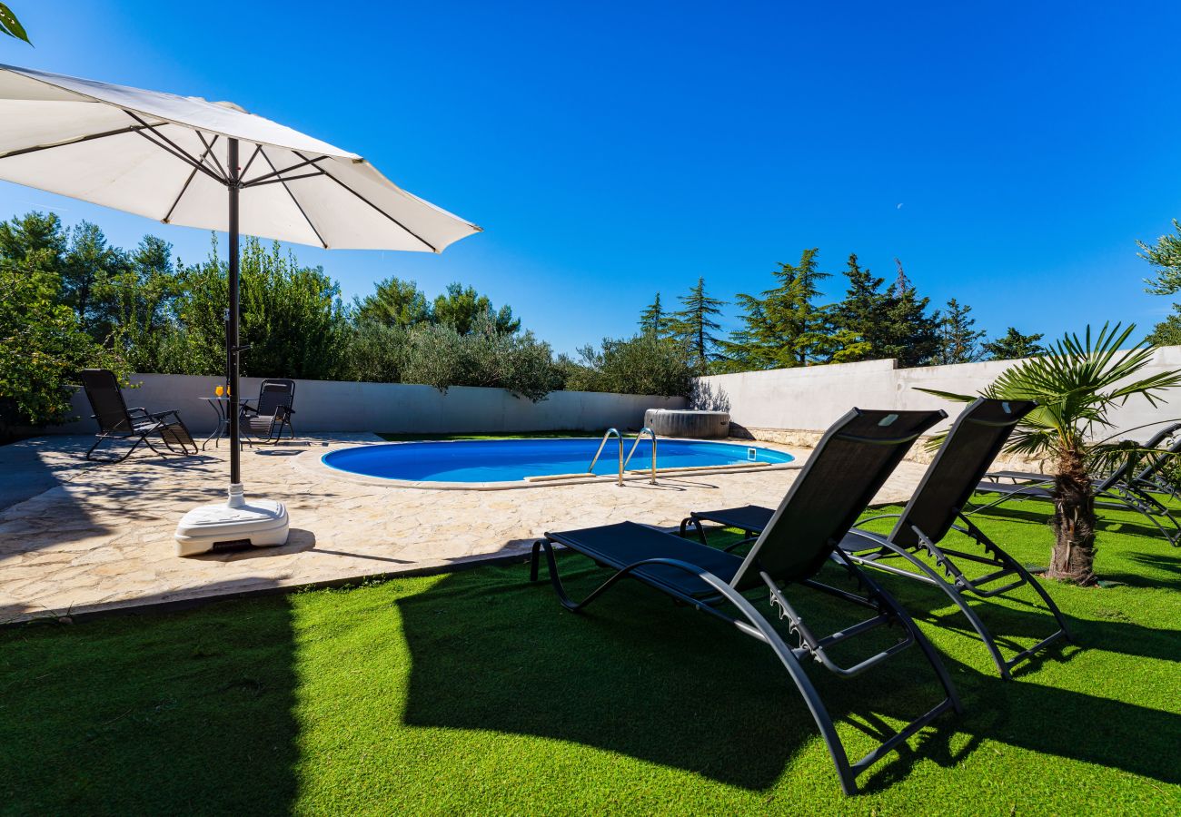 Casa a Raštevic - Holiday home Emily