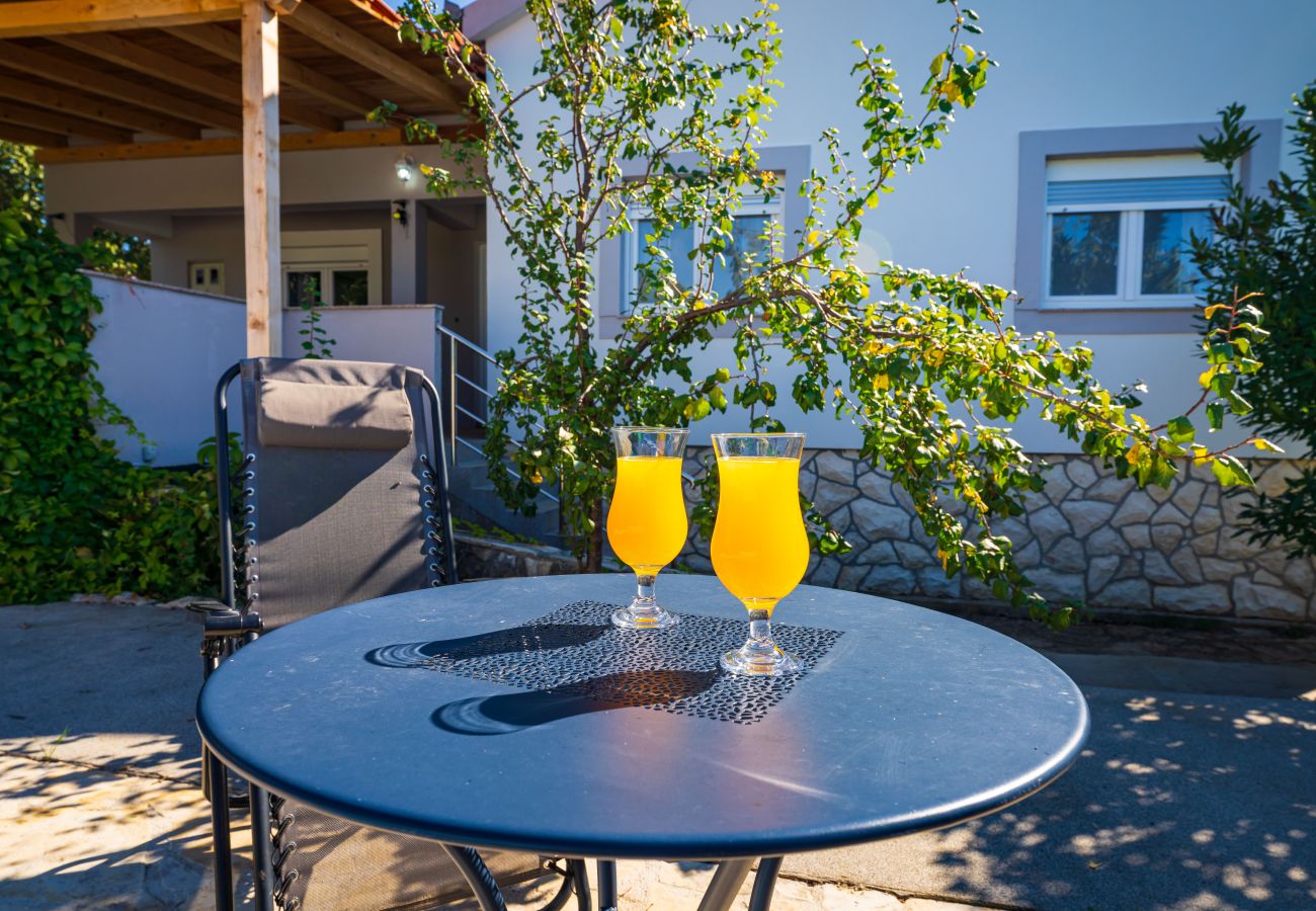 Casa a Raštevic - Holiday home Emily