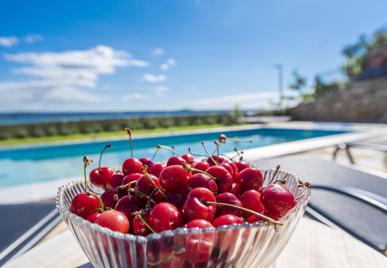 Casa a Maslenica - Beachfront villa Maslenica