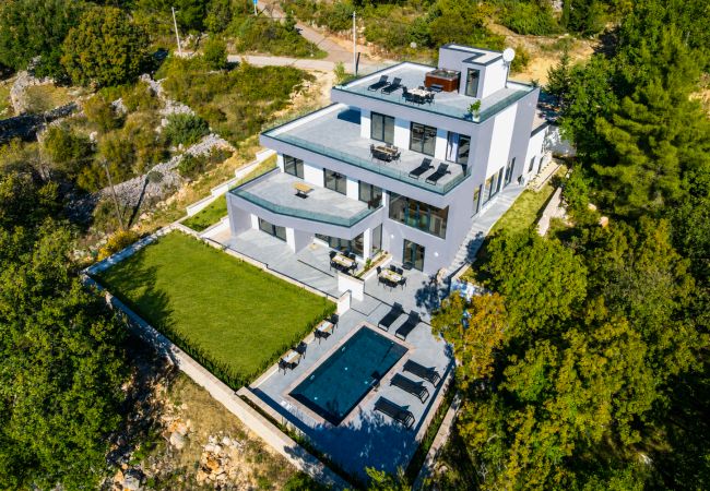 Appartamento a Starigrad - Apartment Senti with shared pool