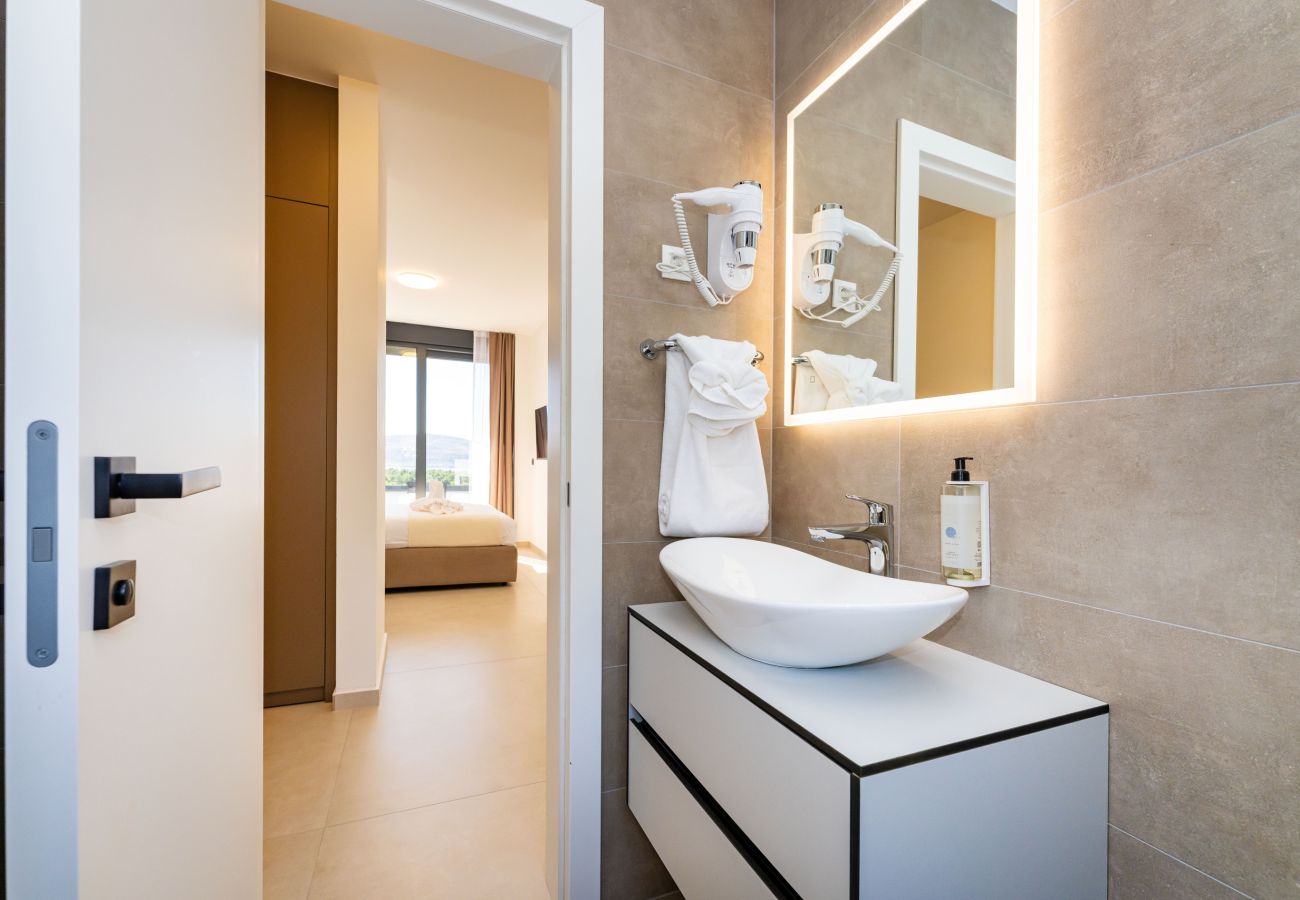 Appartamento a Starigrad - Apartment Senti with shared pool