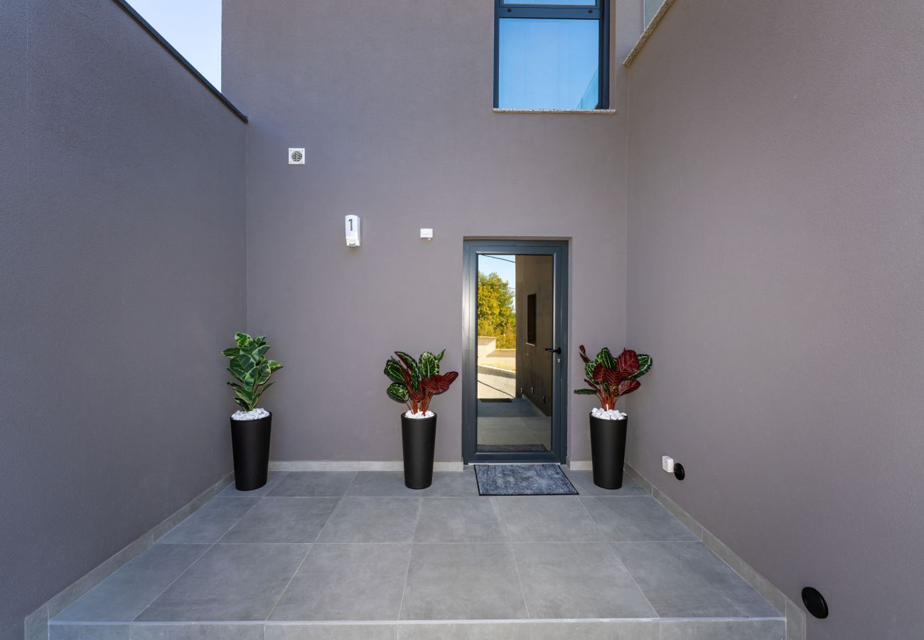 Appartamento a Starigrad - Apartment Senti with shared pool