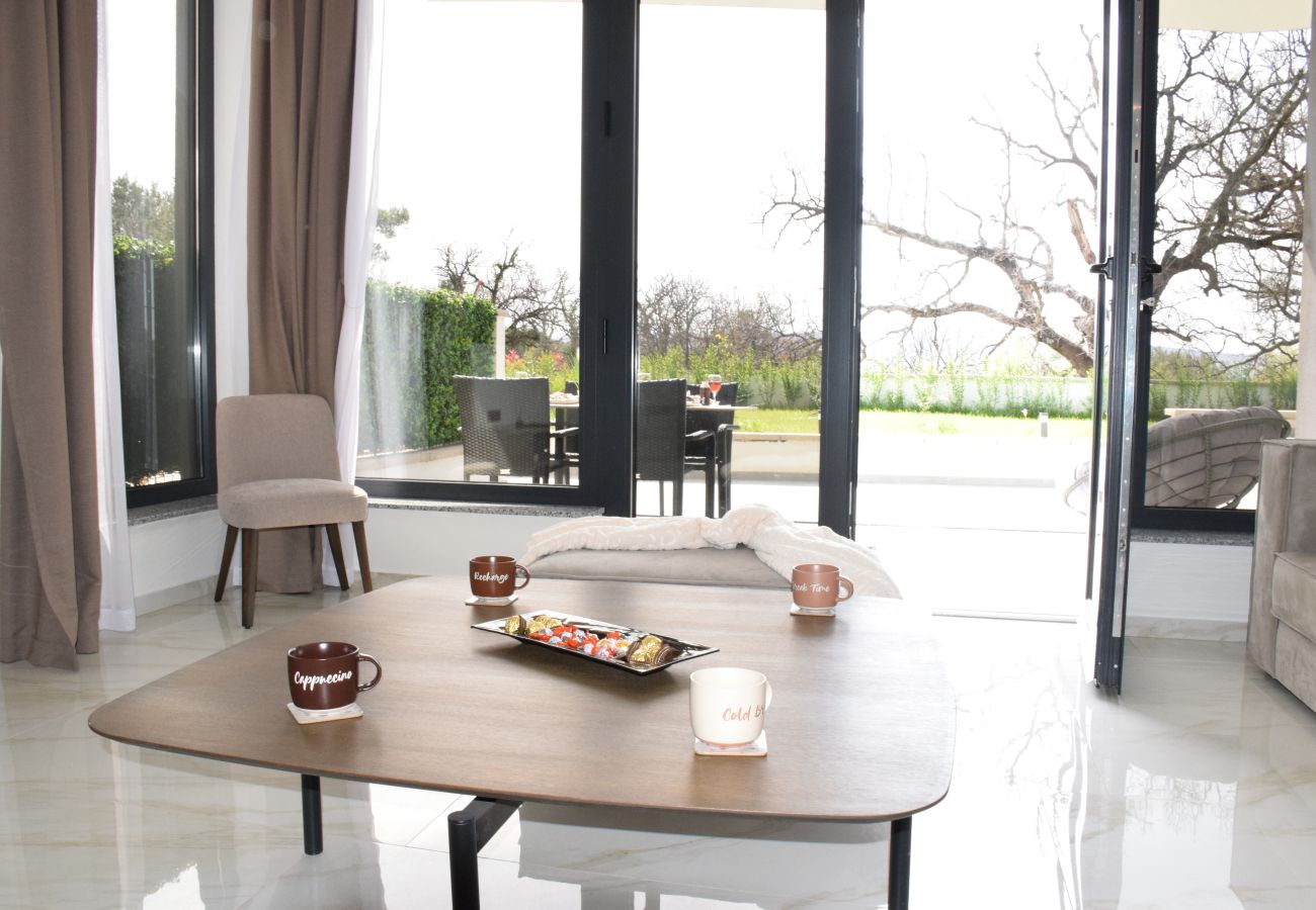 Appartamento a Starigrad - Apartment Senti with shared pool