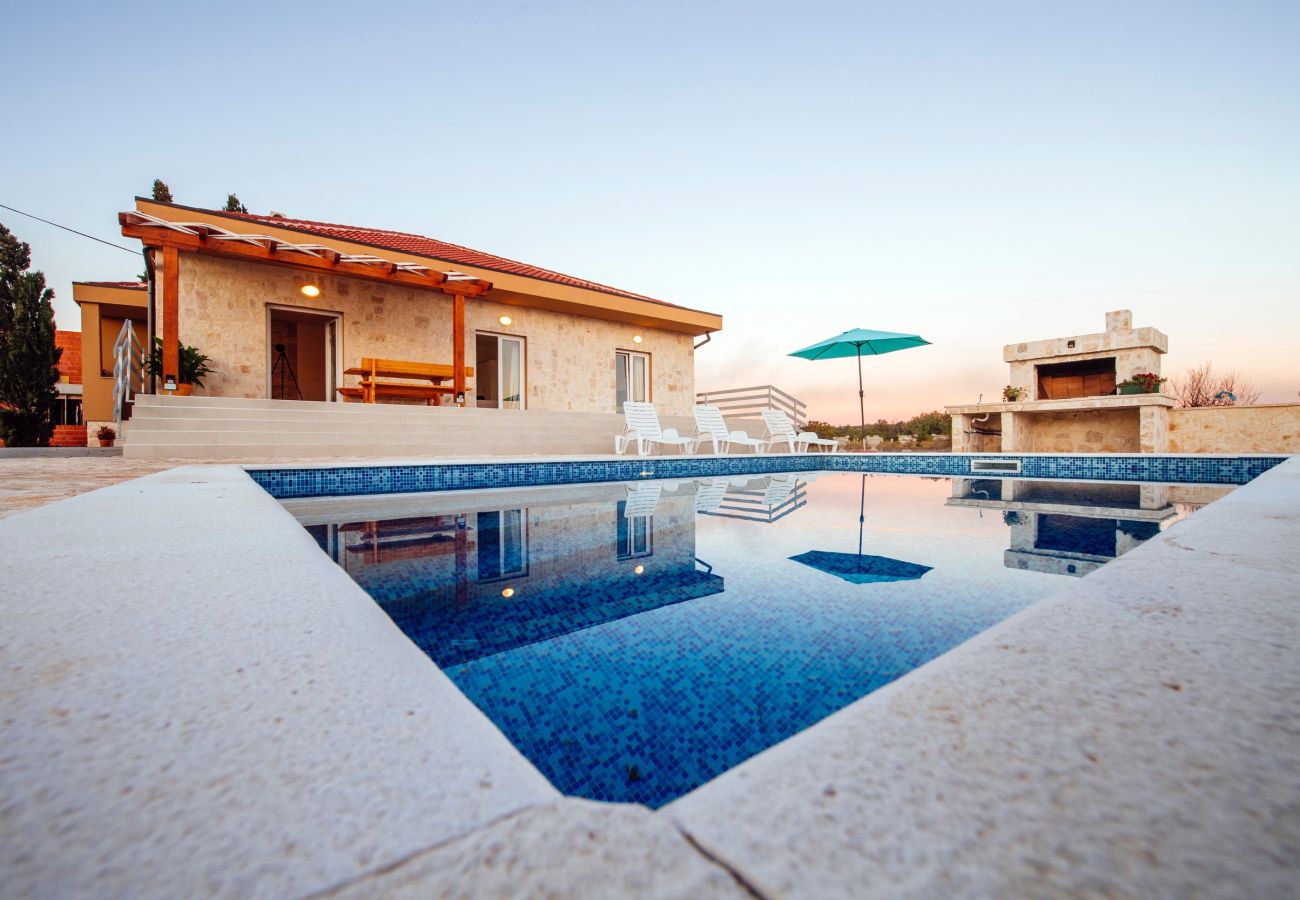 Casa a Privlaka - Holiday Home Barba Pere