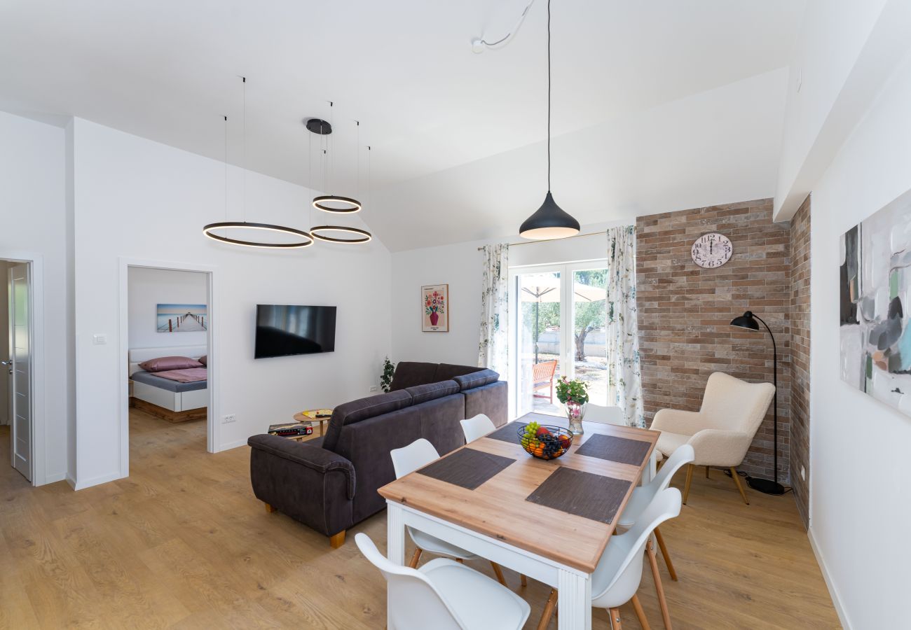 Casa a Šibenik-Ražine - Holiday Home Matija