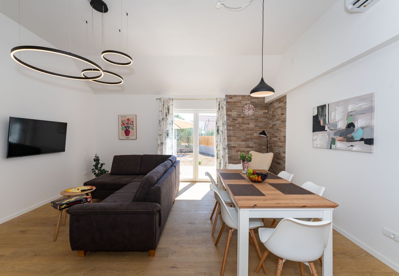 Casa a Šibenik-Ražine - Holiday Home Matija