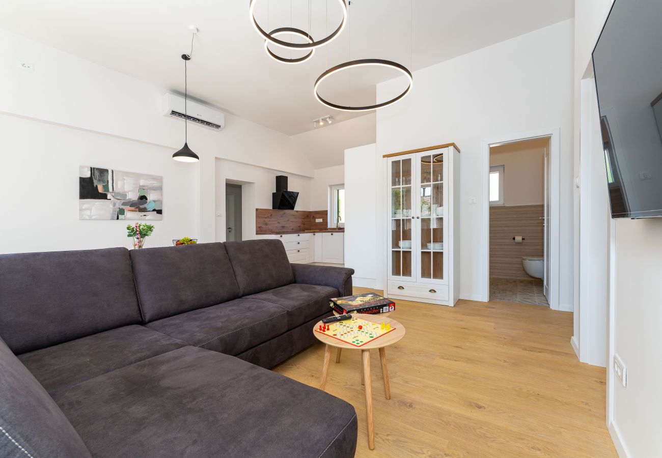 Casa a Šibenik-Ražine - Holiday Home Matija