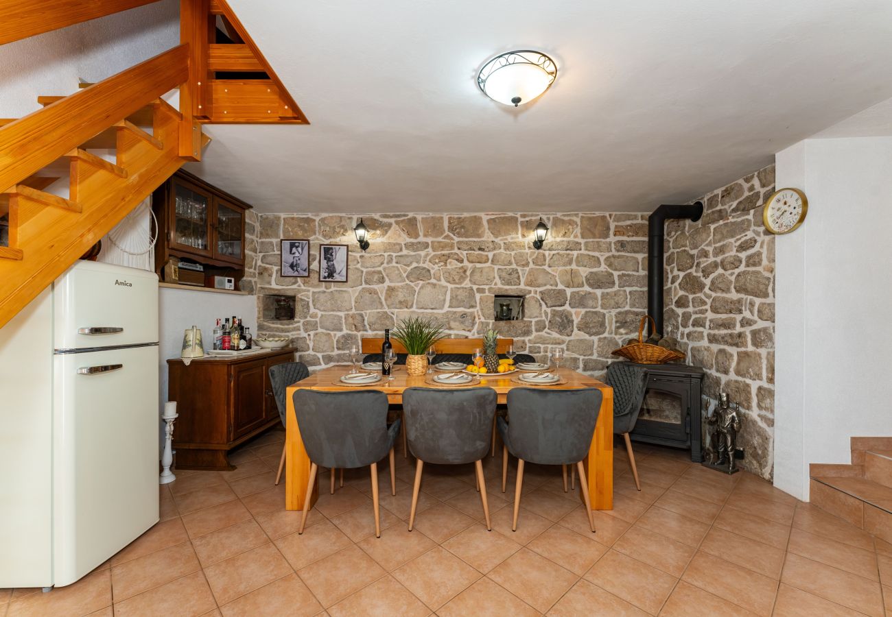 Casa a Radonic - Authentic stone house Dida