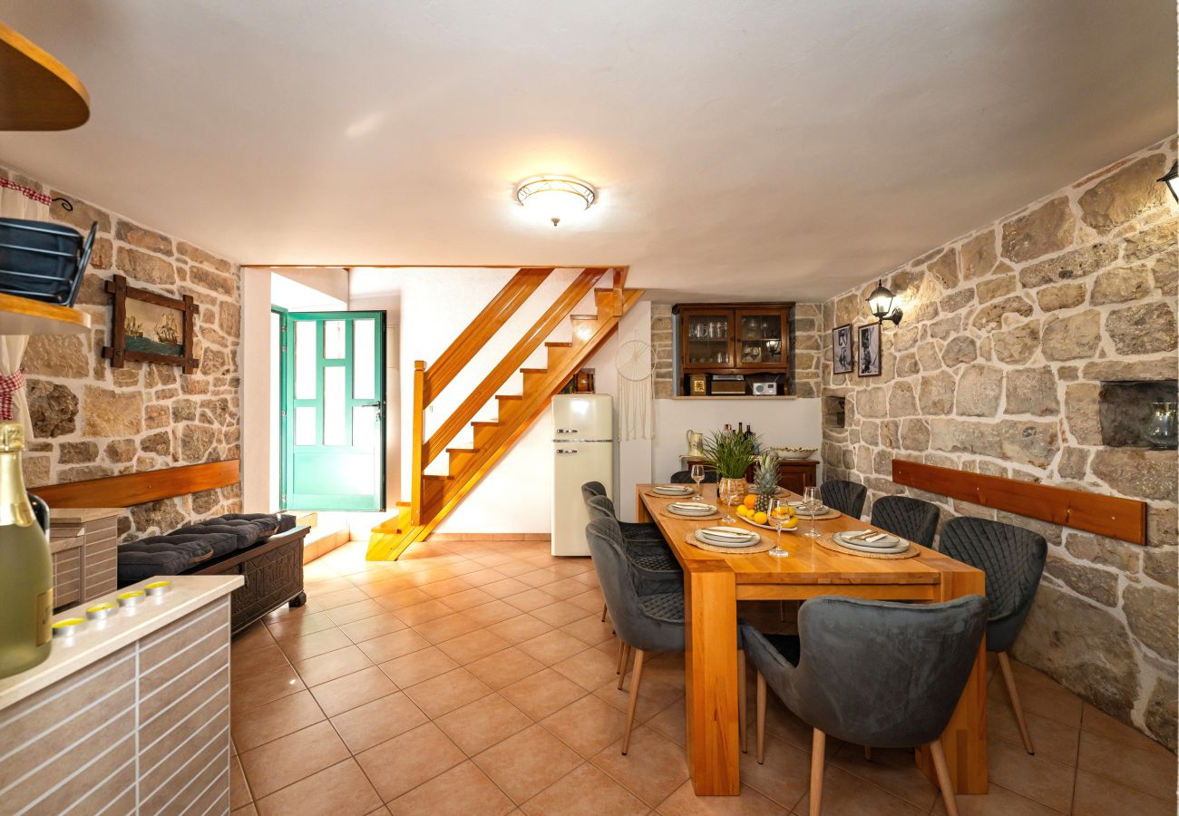 Casa a Radonic - Authentic stone house Dida