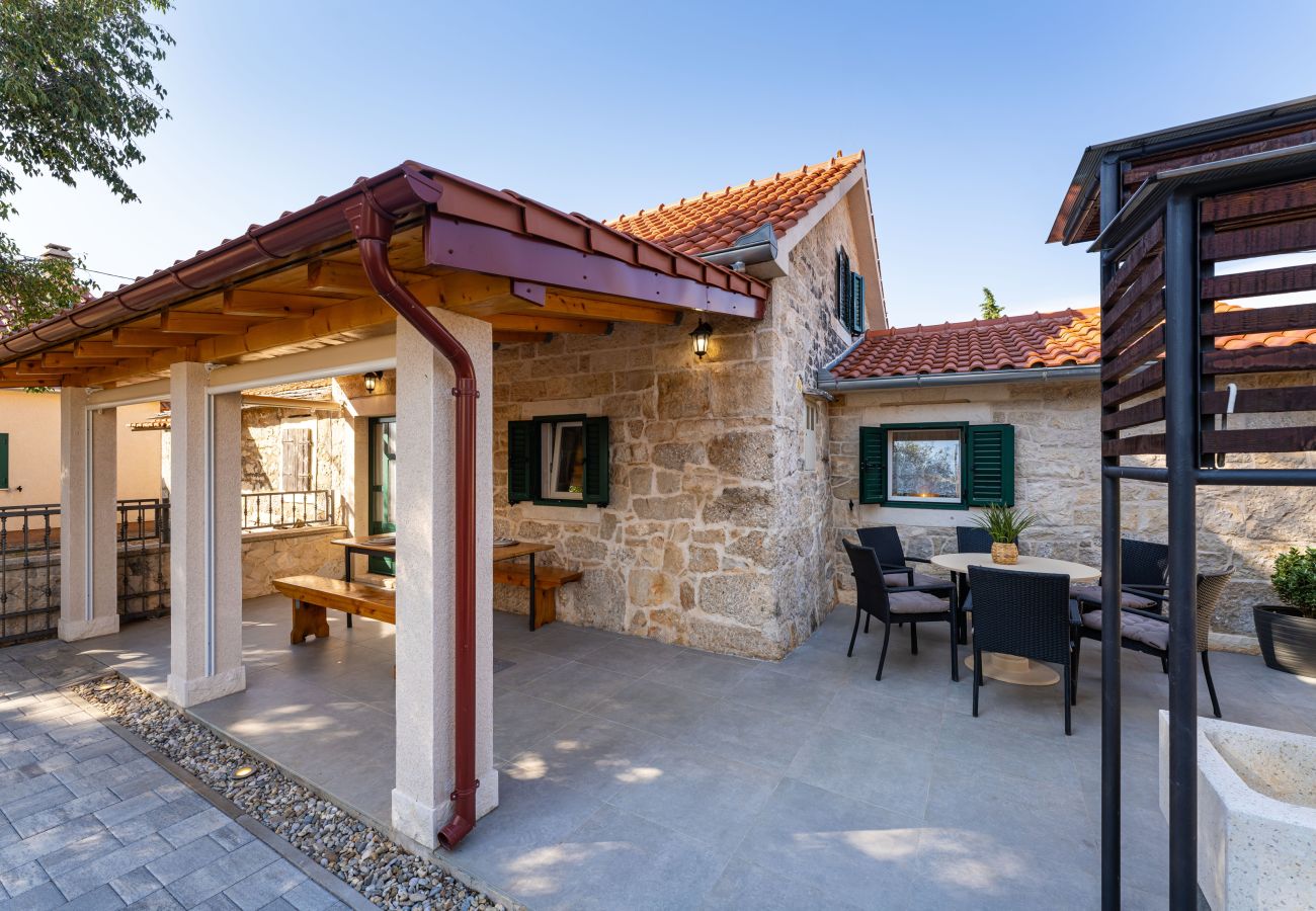 Casa a Radonic - Authentic stone house Dida