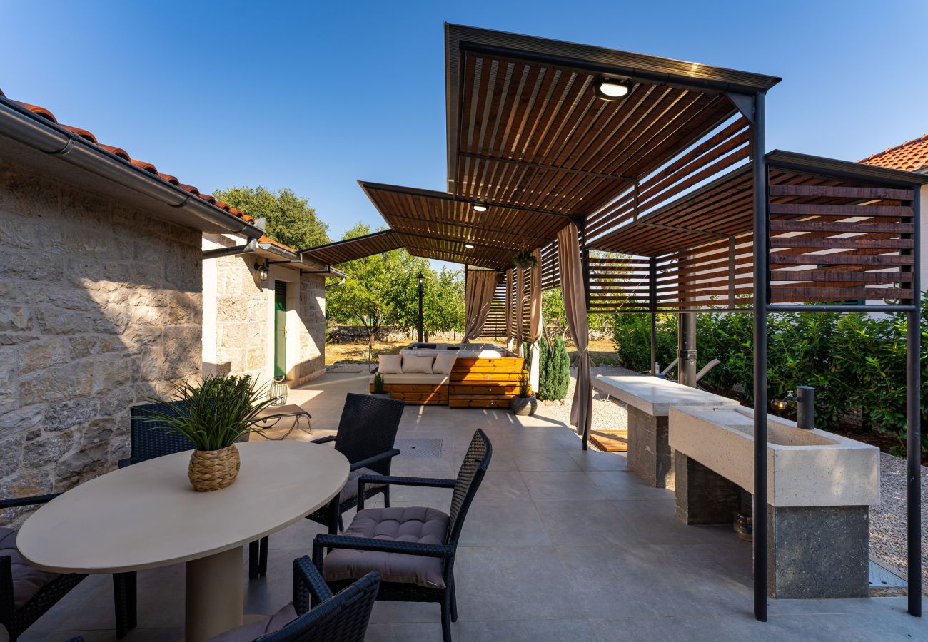 Casa a Radonic - Authentic stone house Dida