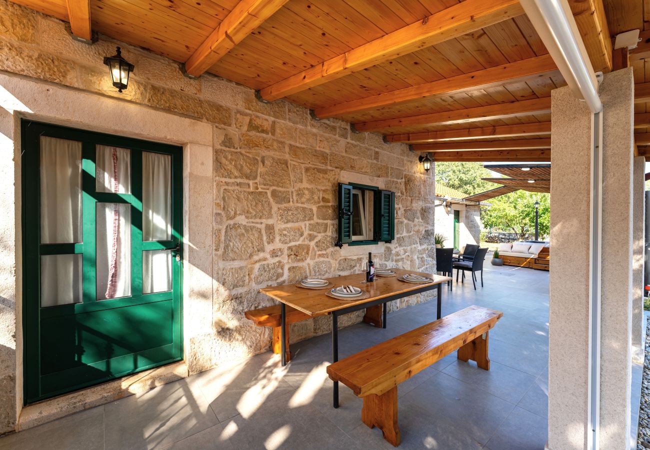 Casa a Radonic - Authentic stone house Dida