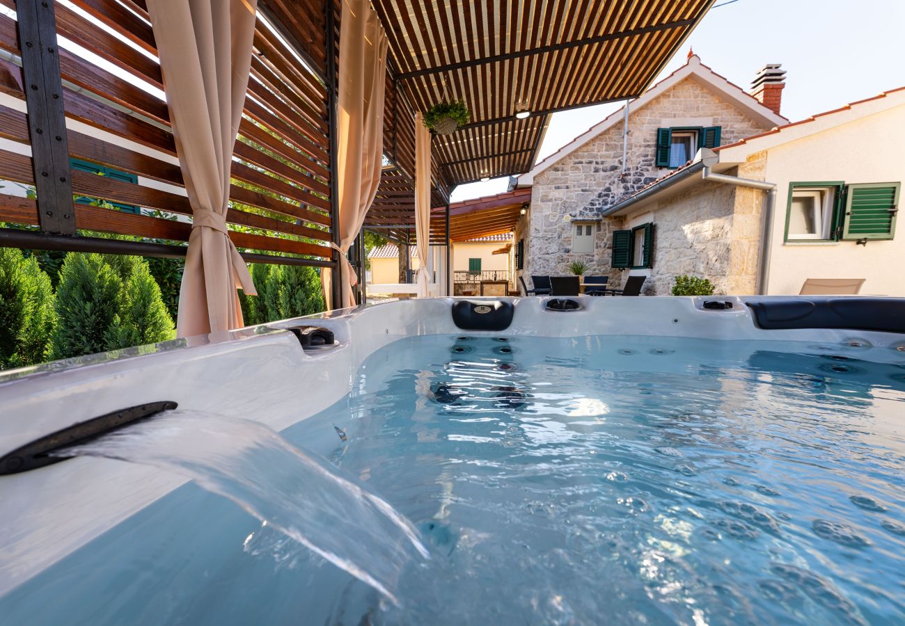 Casa a Radonic - Authentic stone house Dida