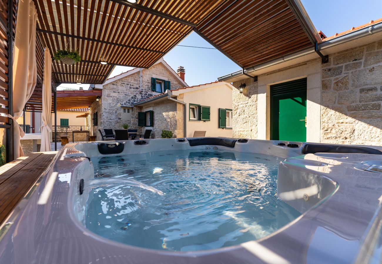 Casa a Radonic - Authentic stone house Dida
