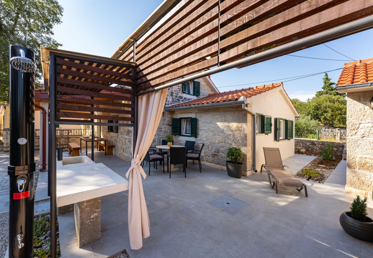 Casa a Radonic - Authentic stone house Dida