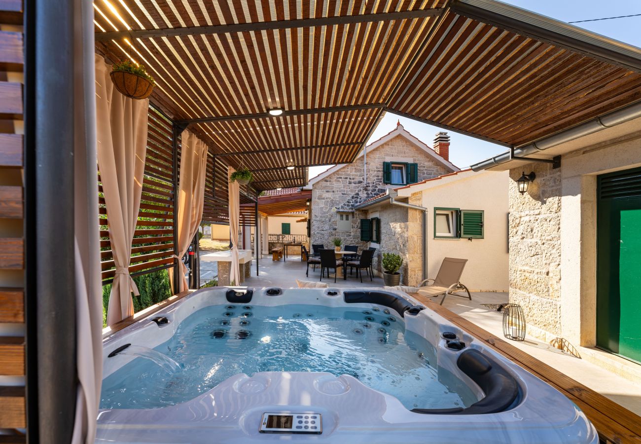Casa a Radonic - Authentic stone house Dida