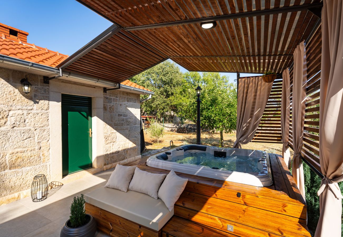 Casa a Radonic - Authentic stone house Dida