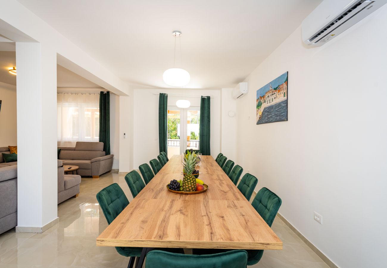 Casa a Sveti Filip i Jakov - Villa Familia