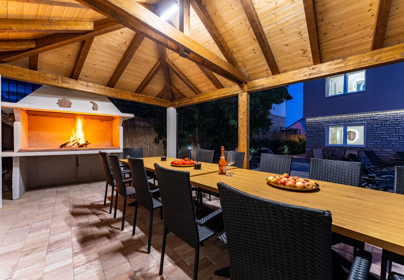 Casa a Sveti Filip i Jakov - Seaside Villa Familia
