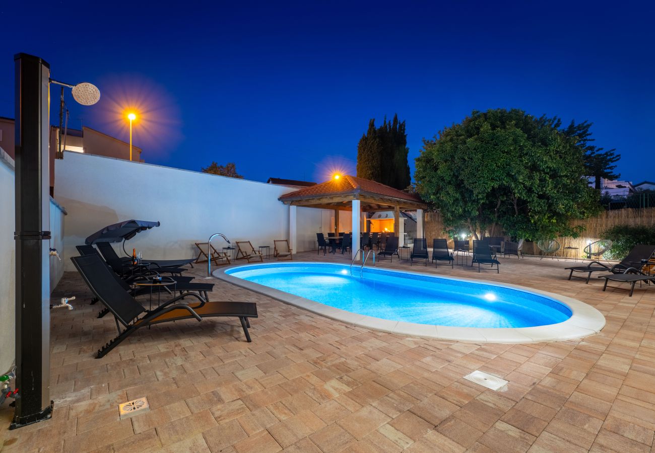 Casa a Sveti Filip i Jakov - Seaside Villa Familia