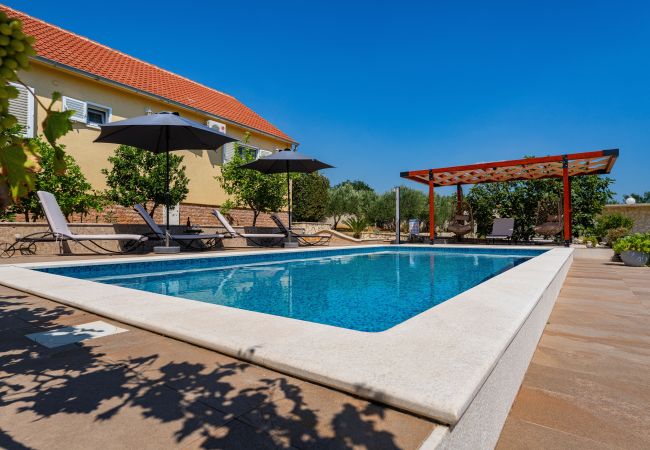 Dom w Zaton Obrovacki - Villa Sucic with private pool Dom w Zaton Obrovacki - Villa Sucic with private pool