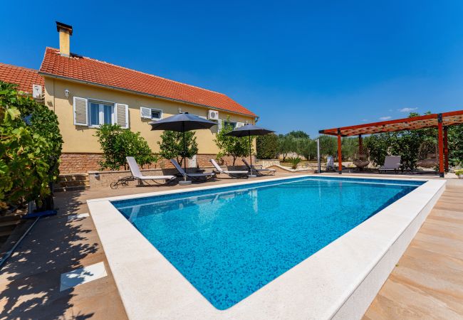 Dom w Zaton Obrovacki - Villa Sucic with private pool Dom w Zaton Obrovacki - Villa Sucic with private pool