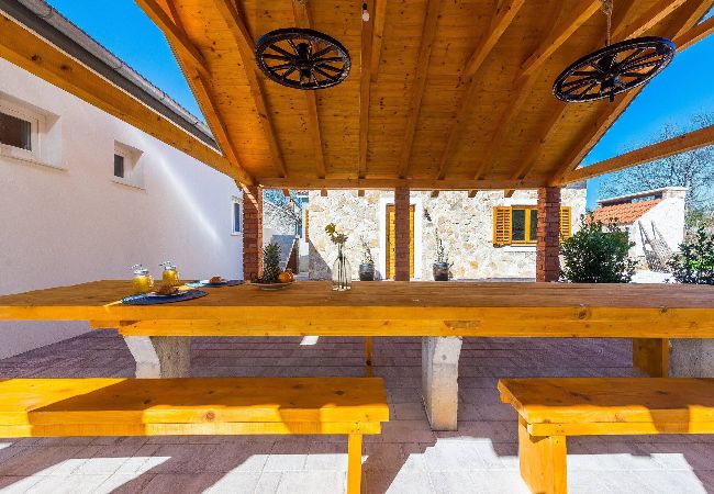 Dom w Škabrnja - Holiday home Barba Dom w Škabrnja - Holiday home Barba