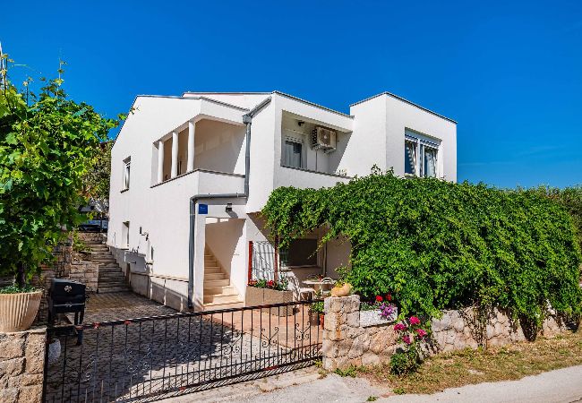 Apartament w Maslenica - Sea view apartment Dajana Apartament w Maslenica - Sea view apartment Dajana